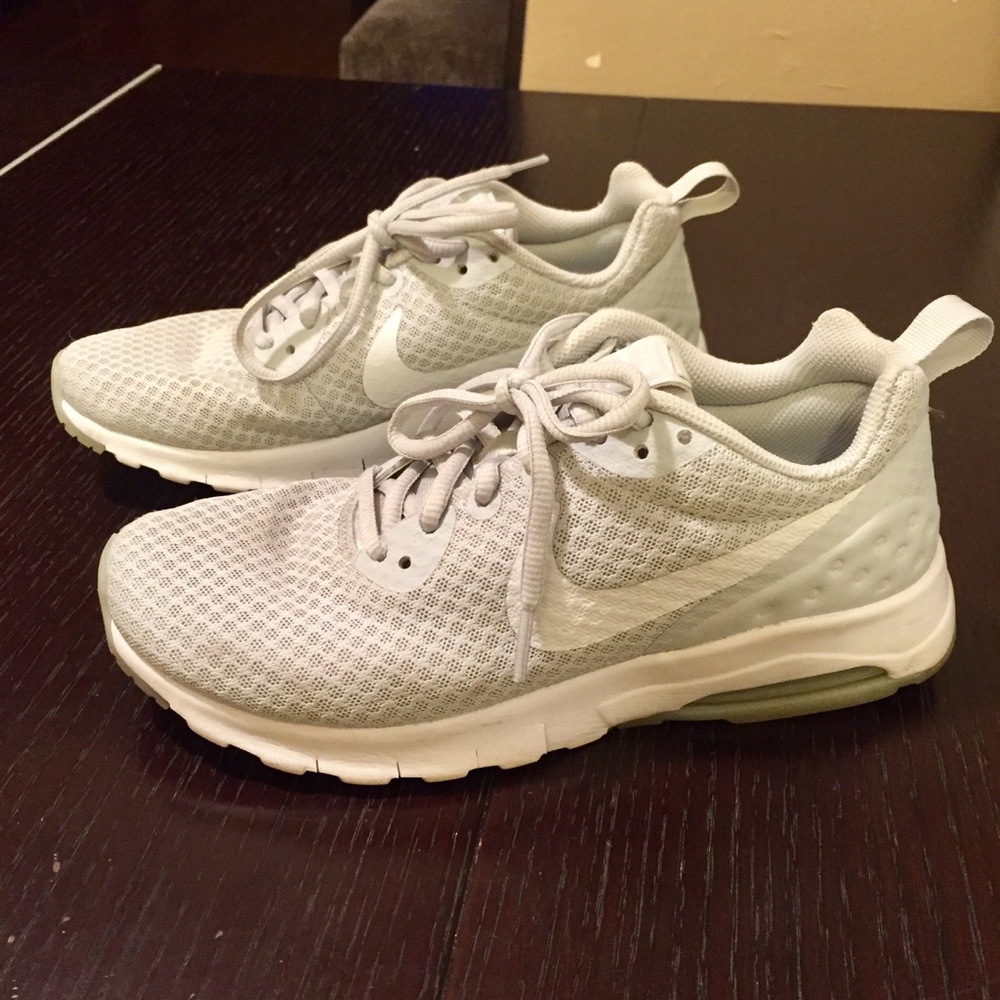 White Nike Air Max size 7.5